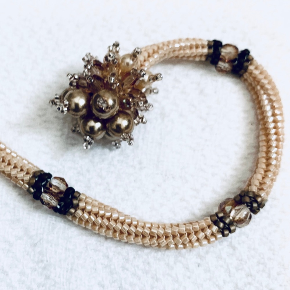 HANDMADE BEADED BRACELET - Picture 9 of 15